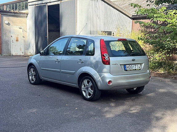Ford Fiesta 4 of 7