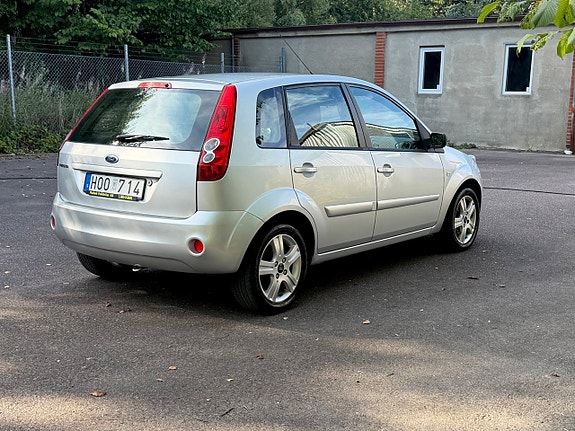 Ford Fiesta 3 of 7