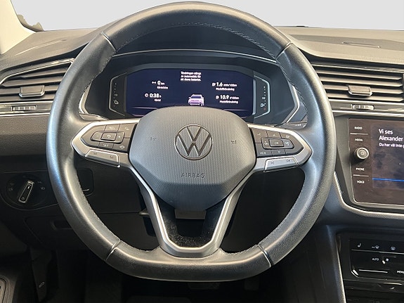 Volkswagen Tiguan 11 of 23