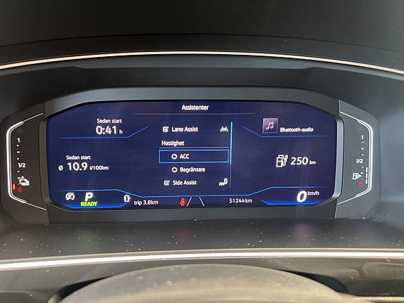 Volkswagen Tiguan 12 of 23