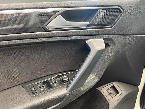 Volkswagen Tiguan 9 of 23