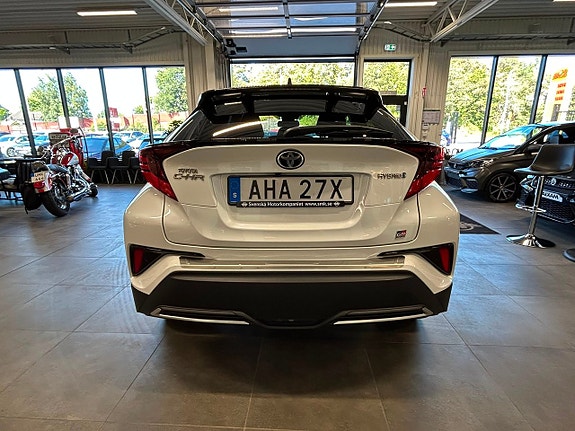 Toyota C-HR 6 of 29
