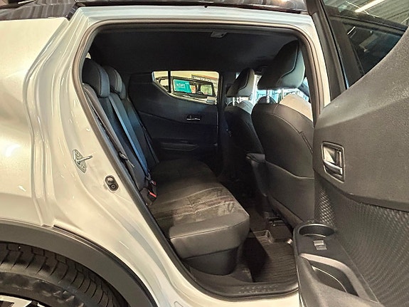 Toyota C-HR 27 of 29