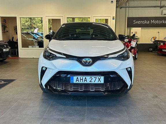 Toyota C-HR 2 of 29