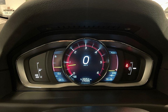 Volvo XC70 16 of 23