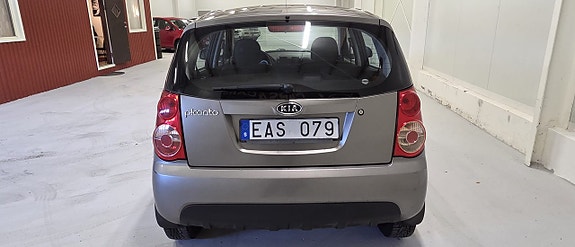 Kia Picanto 5 of 12