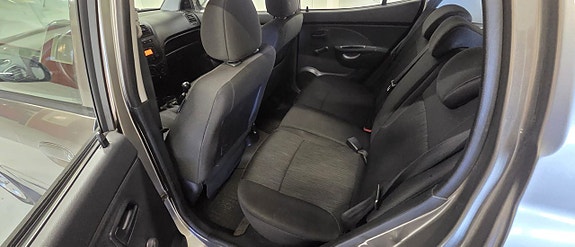 Kia Picanto 11 of 12