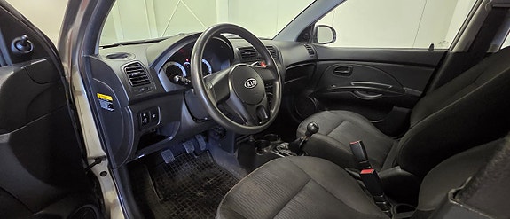Kia Picanto 10 of 12