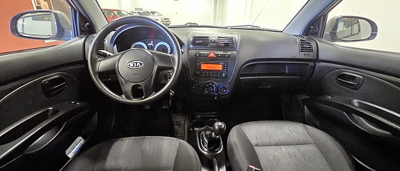 Kia Picanto 9 of 12