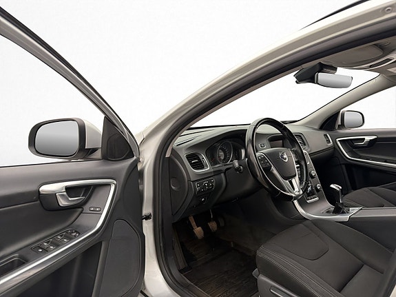 Volvo V60 11 of 28