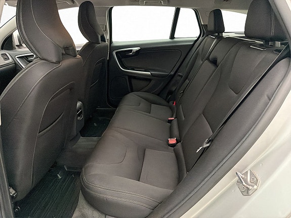 Volvo V60 23 of 28