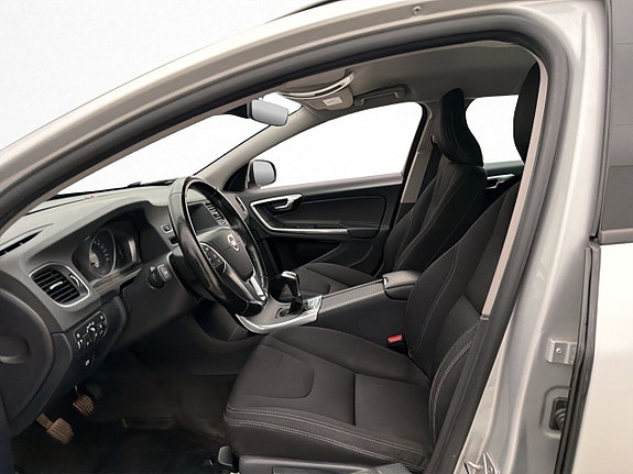Volvo V60 12 of 28