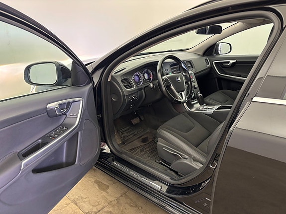 Volvo V60 11 of 23