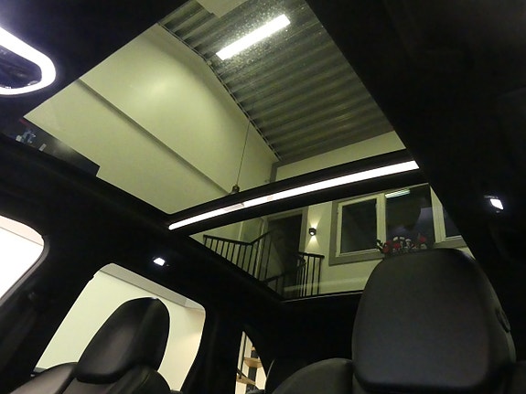 Porsche Cayenne 15 of 16