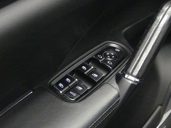 Porsche Cayenne 13 of 16