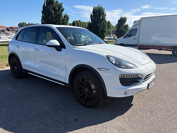 Porsche Cayenne S 3 of 12