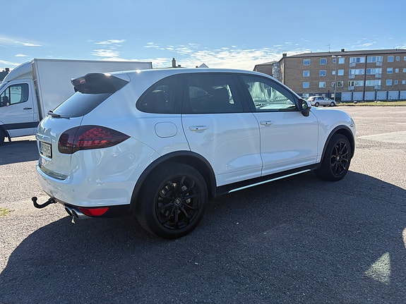 Porsche Cayenne S 4 of 12