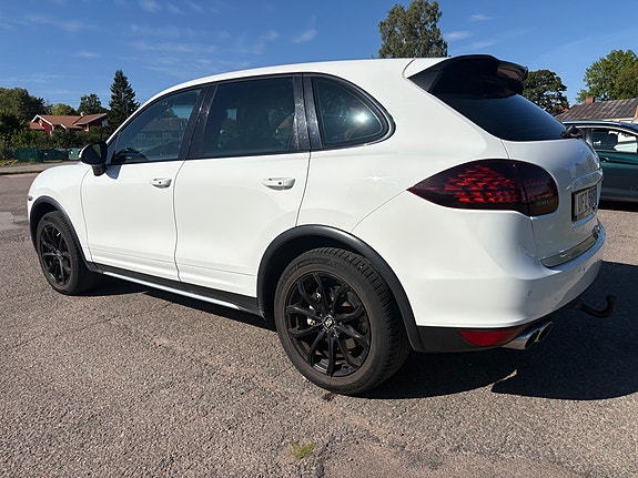 Porsche Cayenne S 6 of 12