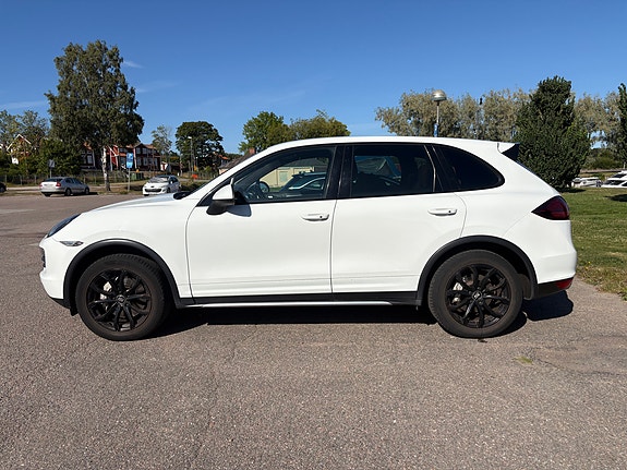 Porsche Cayenne S 5 of 12