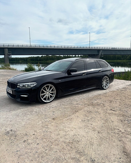 BMW 530d 4 of 5