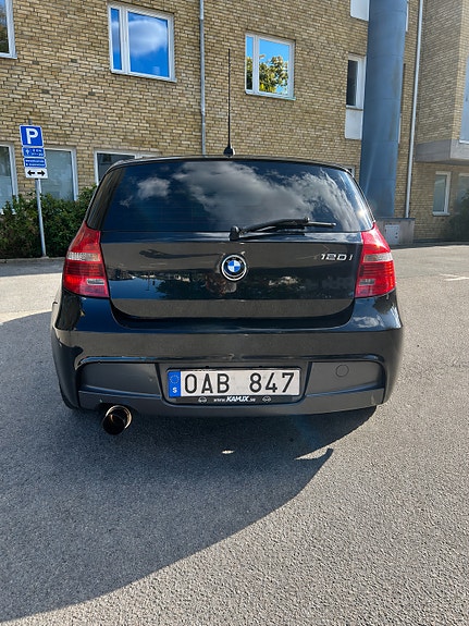 BMW 120i 2 of 7