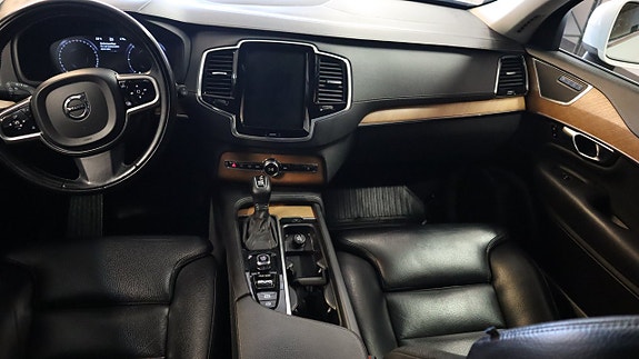 Volvo XC90 8 of 10