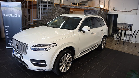 Volvo XC90 2 of 10