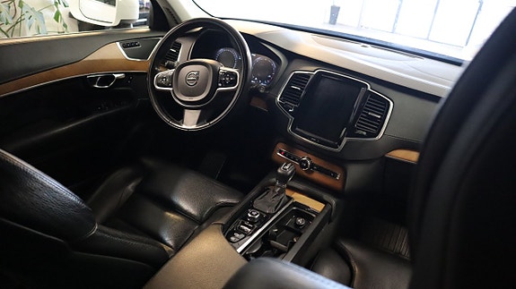 Volvo XC90 7 of 10