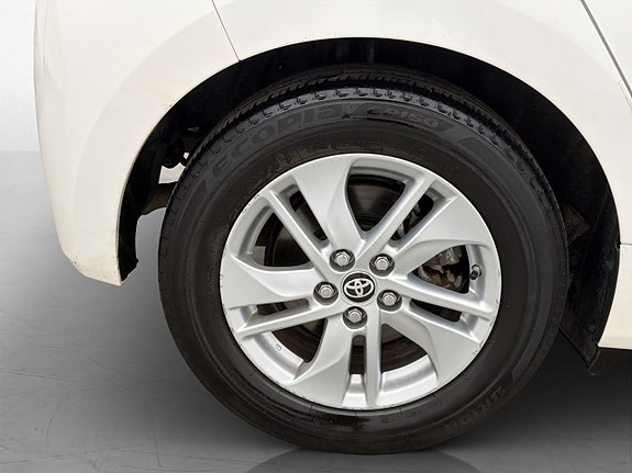 Toyota Yaris 30 of 30