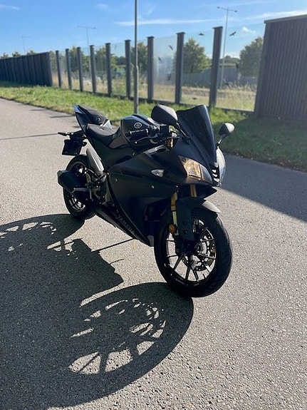 Yamaha YZF-R125 4 of 5