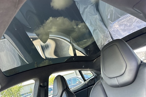 Tesla Model S 15 of 25