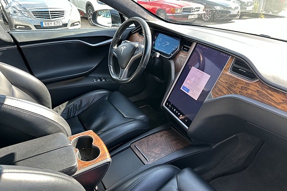 Tesla Model S 18 of 25