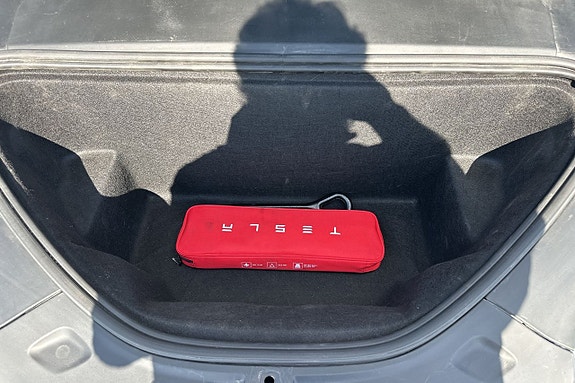 Tesla Model S 21 of 25