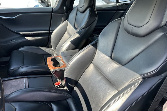 Tesla Model S 11 of 25