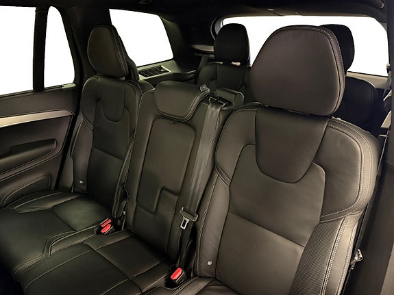 Volvo XC90 10 of 19