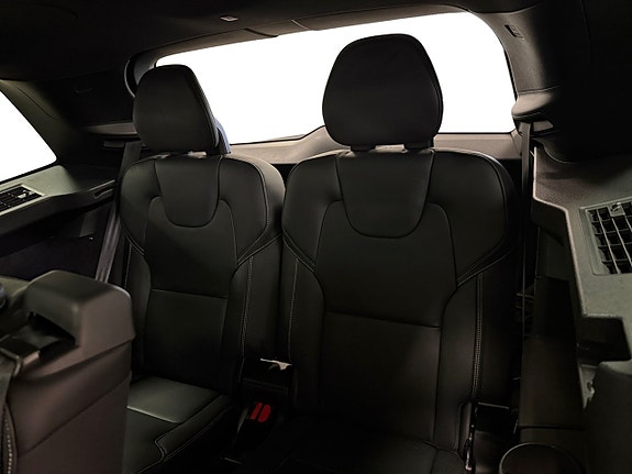 Volvo XC90 11 of 19