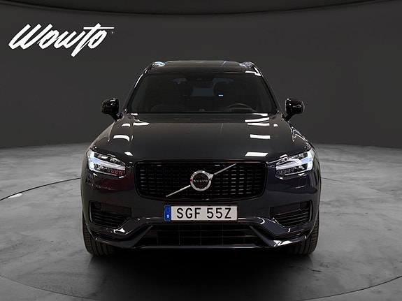 Volvo XC90 2 of 19