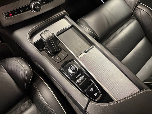 Volvo XC90 13 of 19