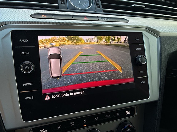 Volkswagen Passat 19 of 22