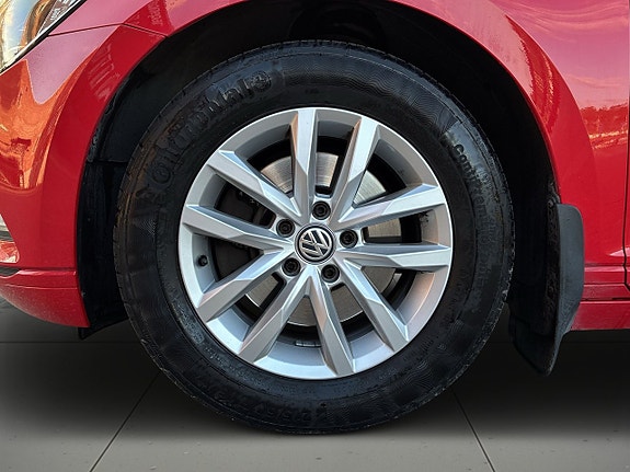 Volkswagen Passat 14 of 22