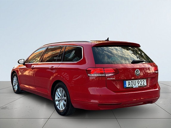Volkswagen Passat 5 of 22