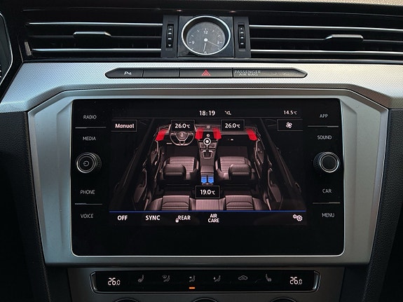 Volkswagen Passat 15 of 22