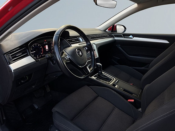 Volkswagen Passat 7 of 22
