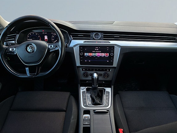 Volkswagen Passat 8 of 22