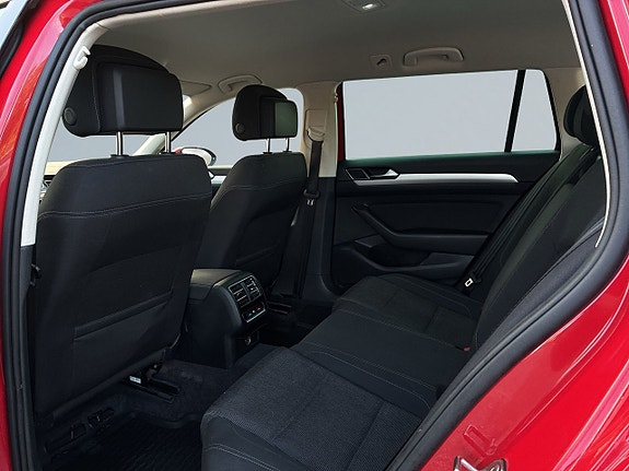 Volkswagen Passat 13 of 22