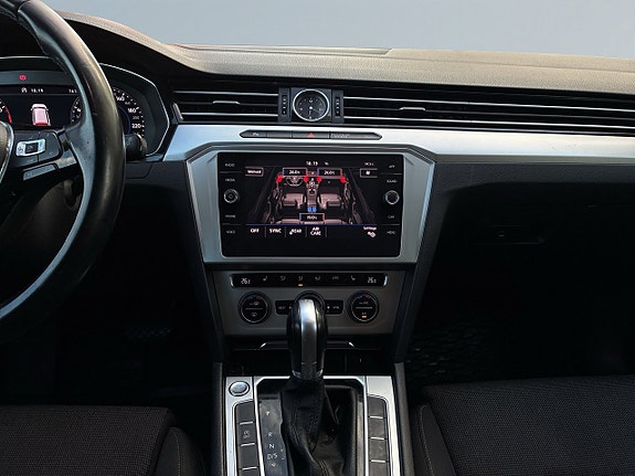 Volkswagen Passat 11 of 22