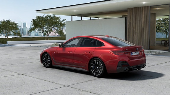 BMW i4 2 of 13