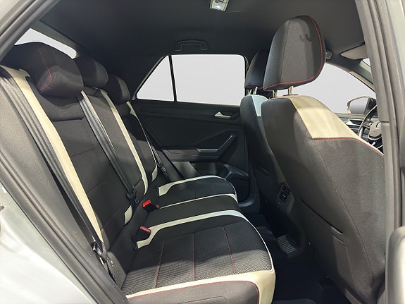 Volkswagen T-Roc 10 of 19