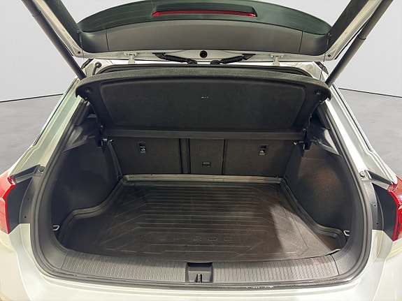 Volkswagen T-Roc 11 of 19