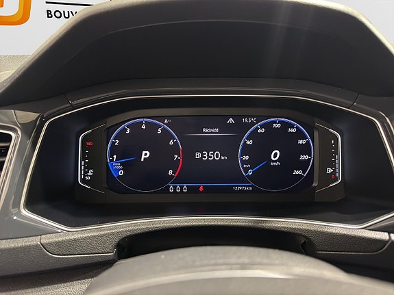 Volkswagen T-Roc 14 of 19